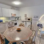 5 Pieces Climatise Avec Terrasse Et Parking A - Fr-1-780-30 Apartment *
