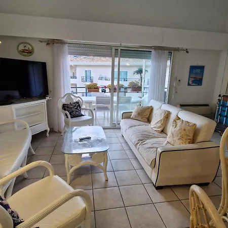 5 Pieces Climatise Avec Terrasse Et Parking A - Fr-1-780-30 * Sainte-Maxime