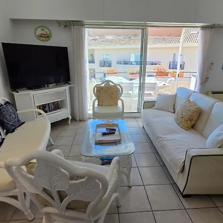 Climatisé 5 Pièces Avec Terrasse Et Parking En Centre-ville De - Fr-1-780-30 Apartamento