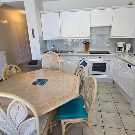 Climatisé 5 Pièces Avec Terrasse Et Parking En Centre-ville De - Fr-1-780-30 Apartamento