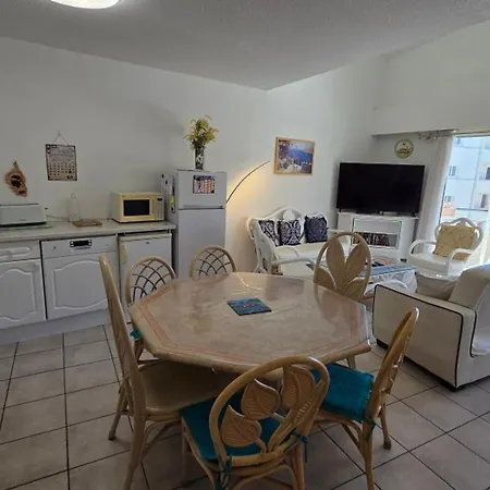 Climatisé 5 Pièces Avec Terrasse Et Parking En Centre-ville De - Fr-1-780-30 Apartamento Sainte-Maxime