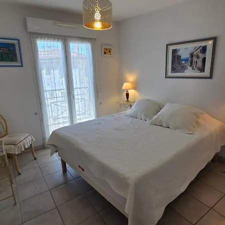 Climatisé 5 Pièces Avec Terrasse Et Parking En Centre-ville De - Fr-1-780-30 * Sainte-Maxime