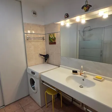 Climatisé 5 Pièces Avec Terrasse Et Parking En Centre-ville De - Fr-1-780-30 Apartamento Sainte-Maxime