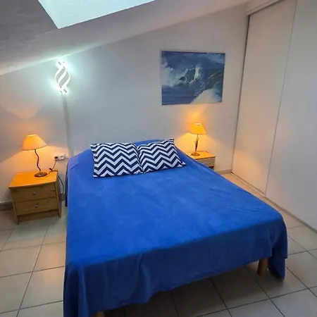 Climatisé 5 Pièces Avec Terrasse Et Parking En Centre-ville De - Fr-1-780-30 * Sainte-Maxime